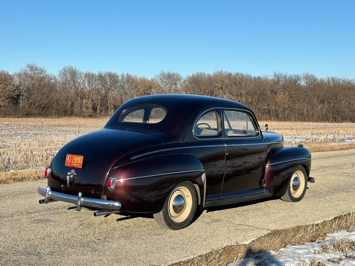 Ford-Super-deluxe-sedan-coupe-1941-black-2029-23