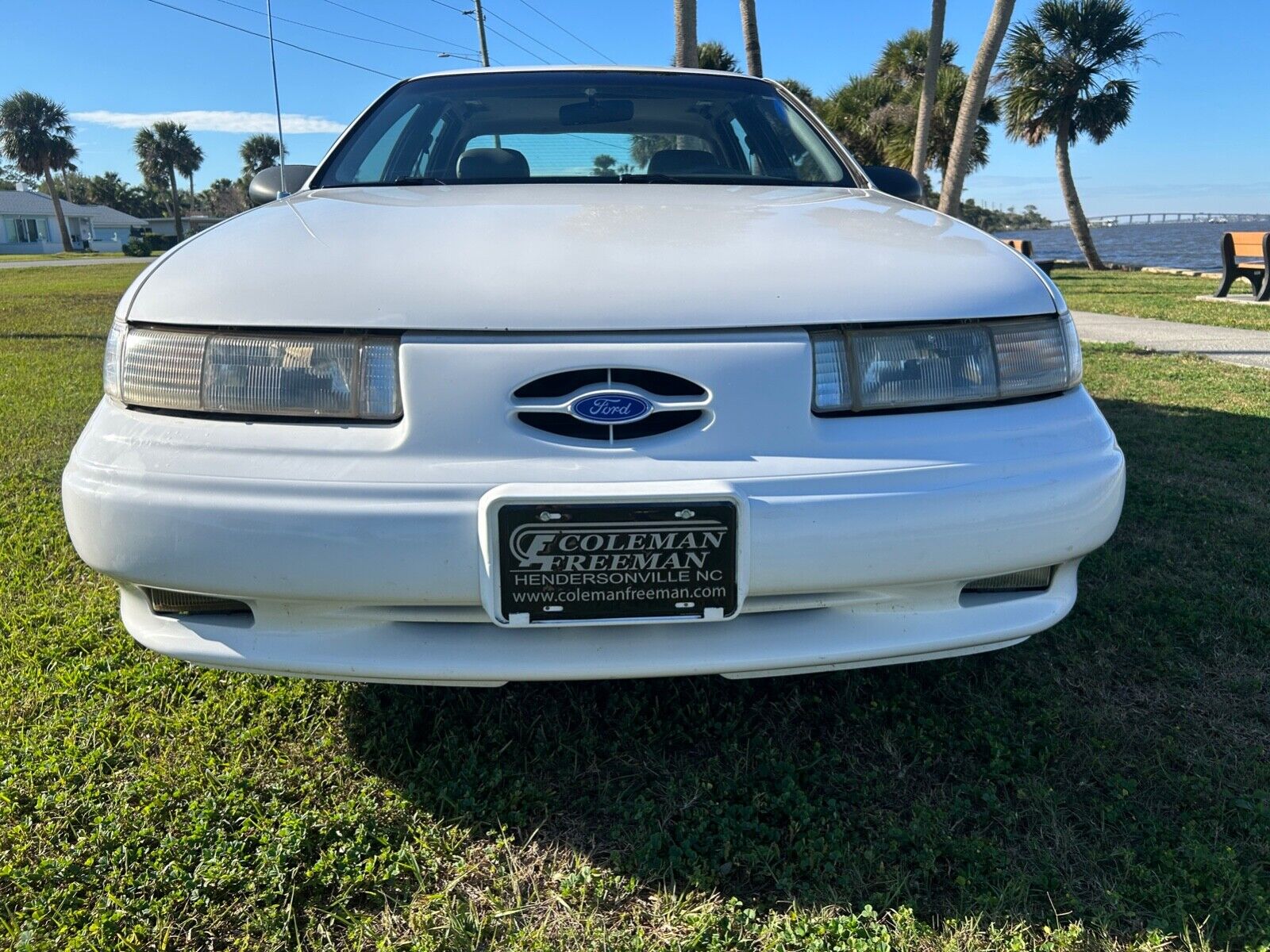 Ford-Taurus-Berline-1994-White-96305-1