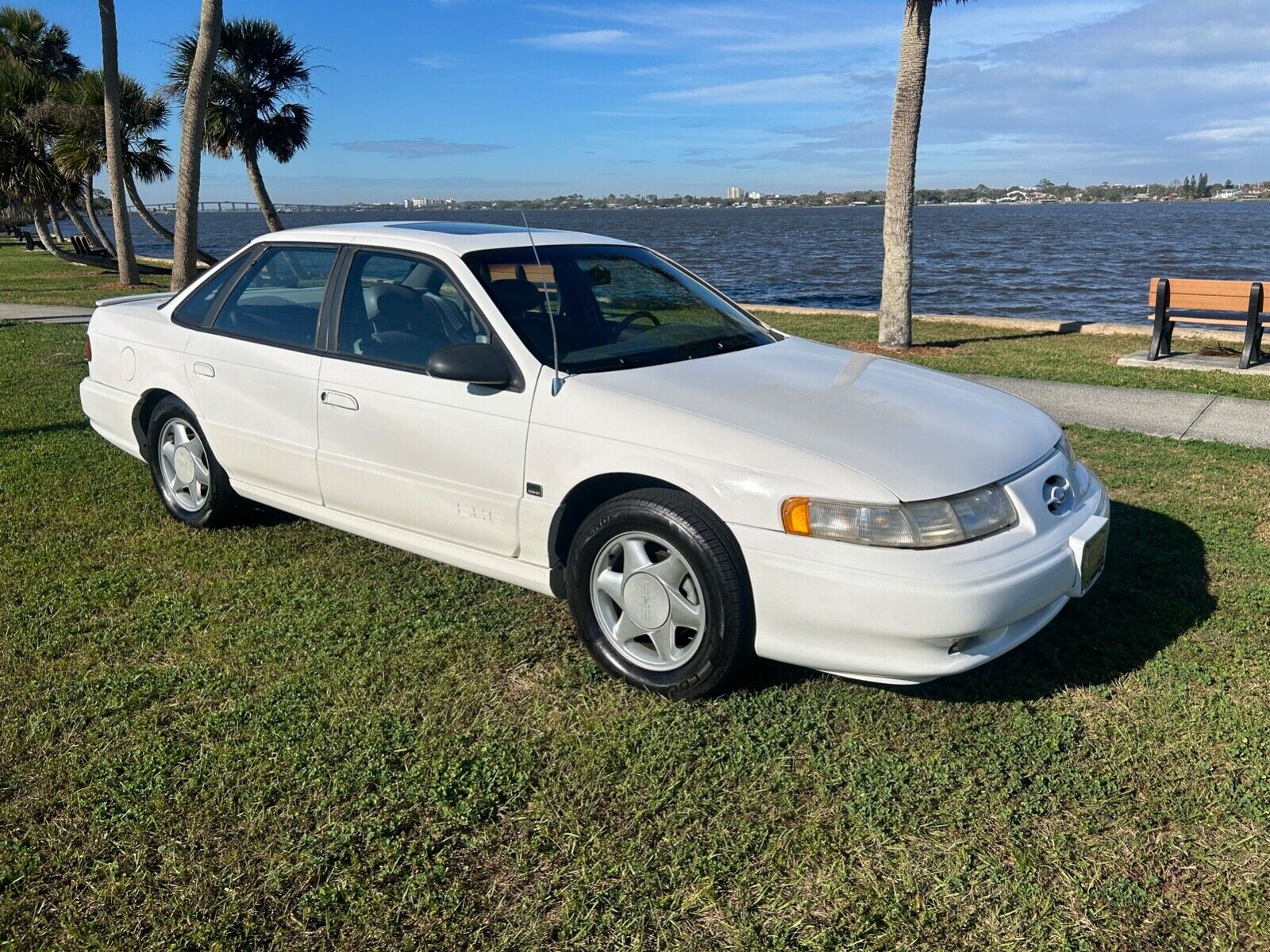 Ford-Taurus-Berline-1994-White-96305-2