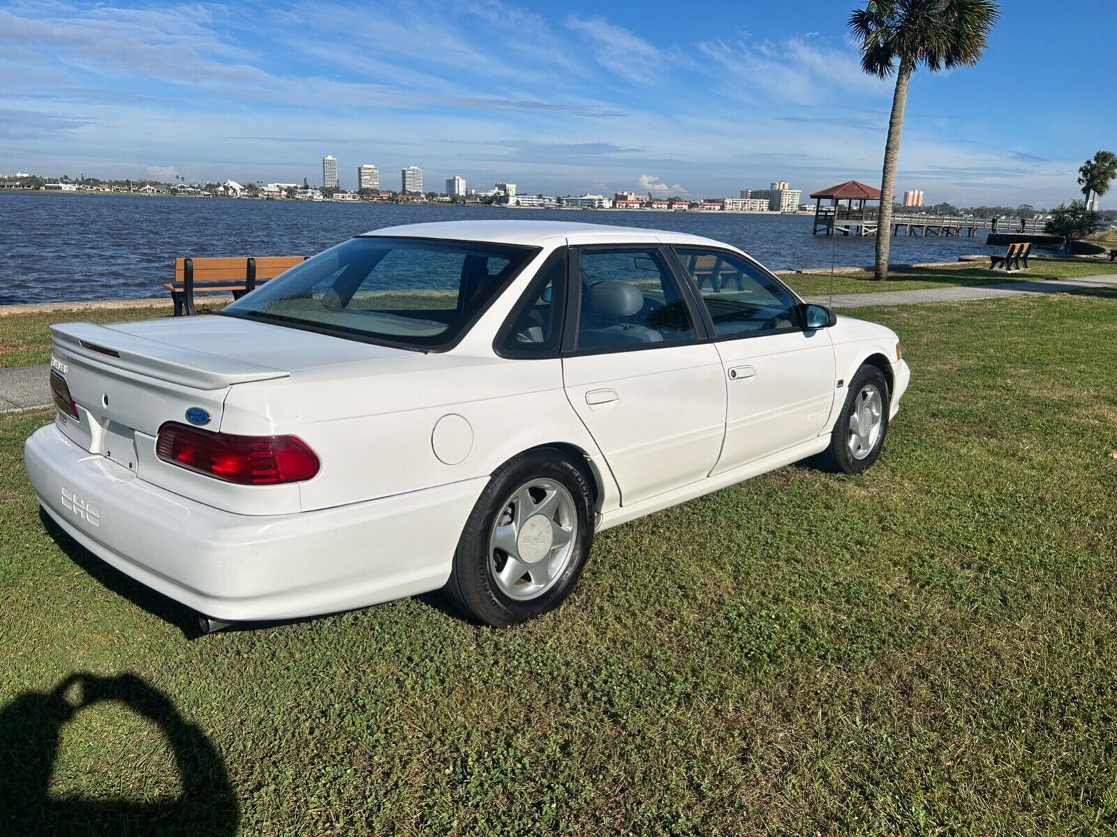 Ford-Taurus-Berline-1994-White-96305-4