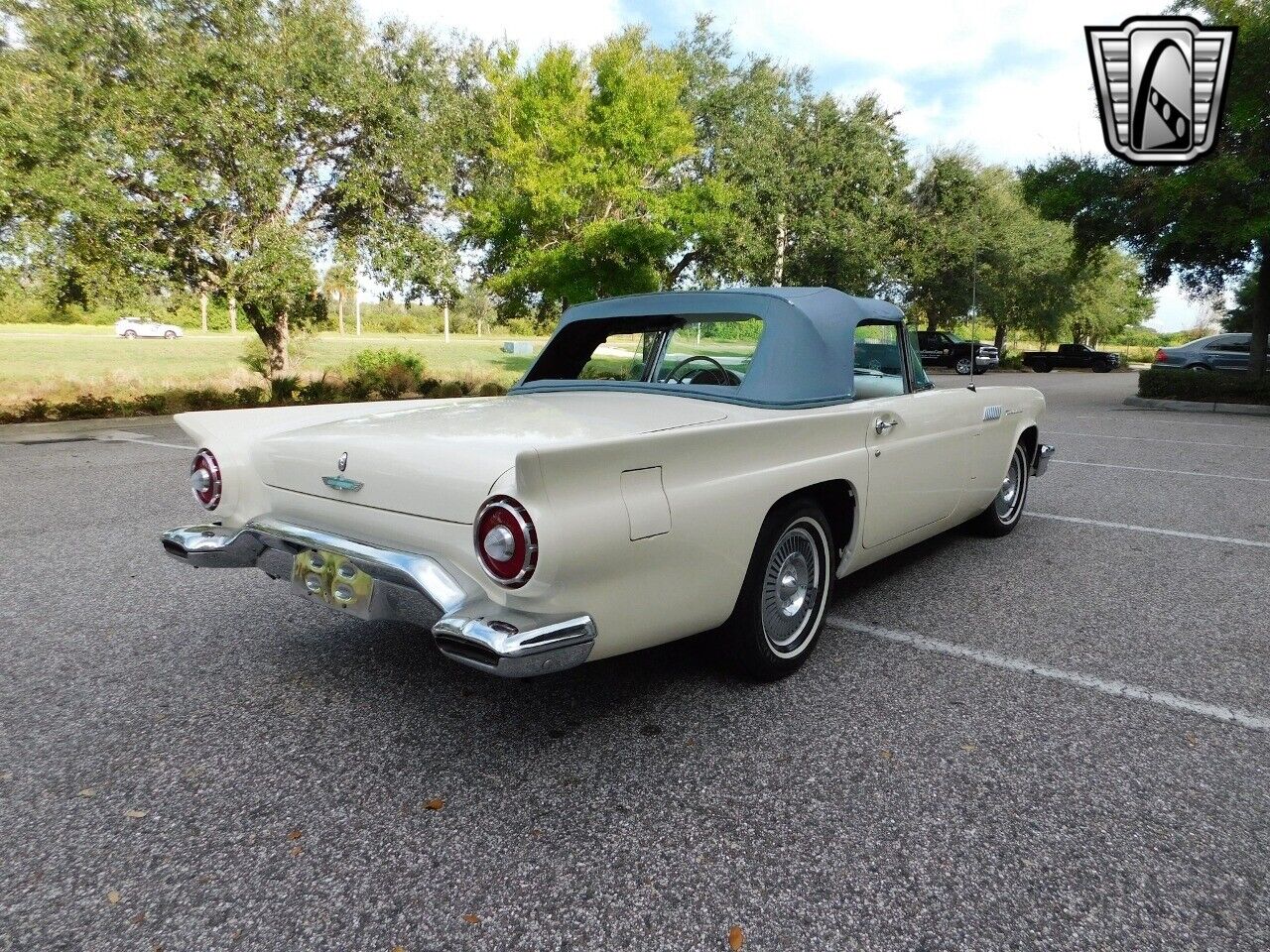 Ford-Thunderbird-1957-White-White-36189-8