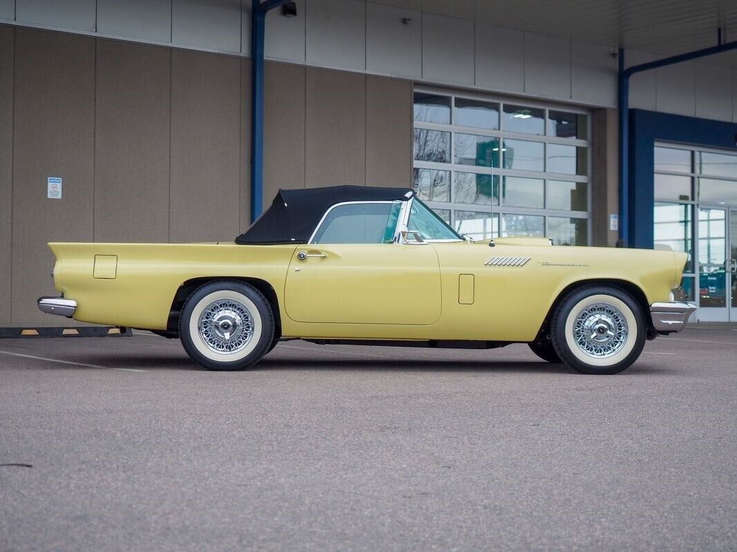 Ford-Thunderbird-1957-Yellow-Black-18073-7