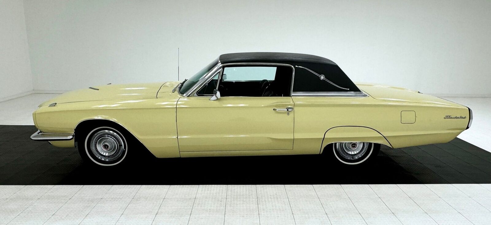 Ford-Thunderbird-1966-Yellow-Black-157650-1