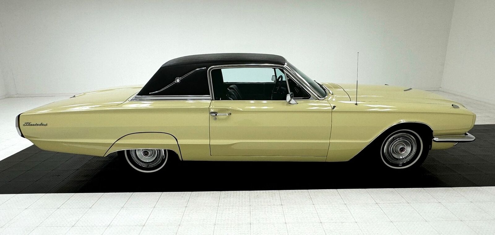 Ford-Thunderbird-1966-Yellow-Black-157650-5