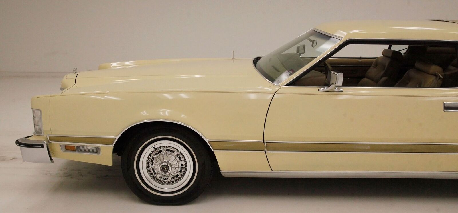 Ford-Thunderbird-1976-Cream-Cream-141035-2