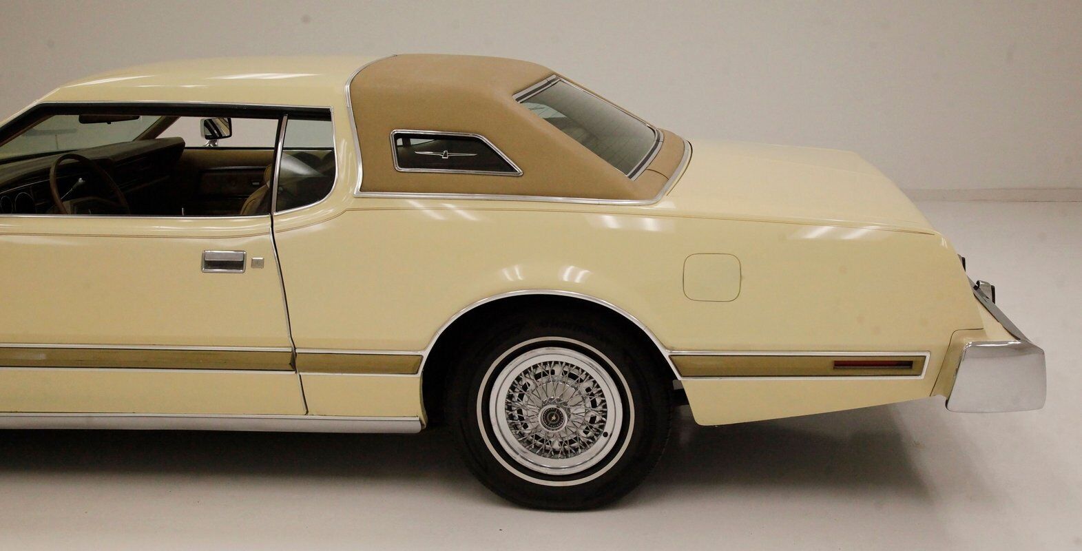 Ford-Thunderbird-1976-Cream-Cream-141035-3