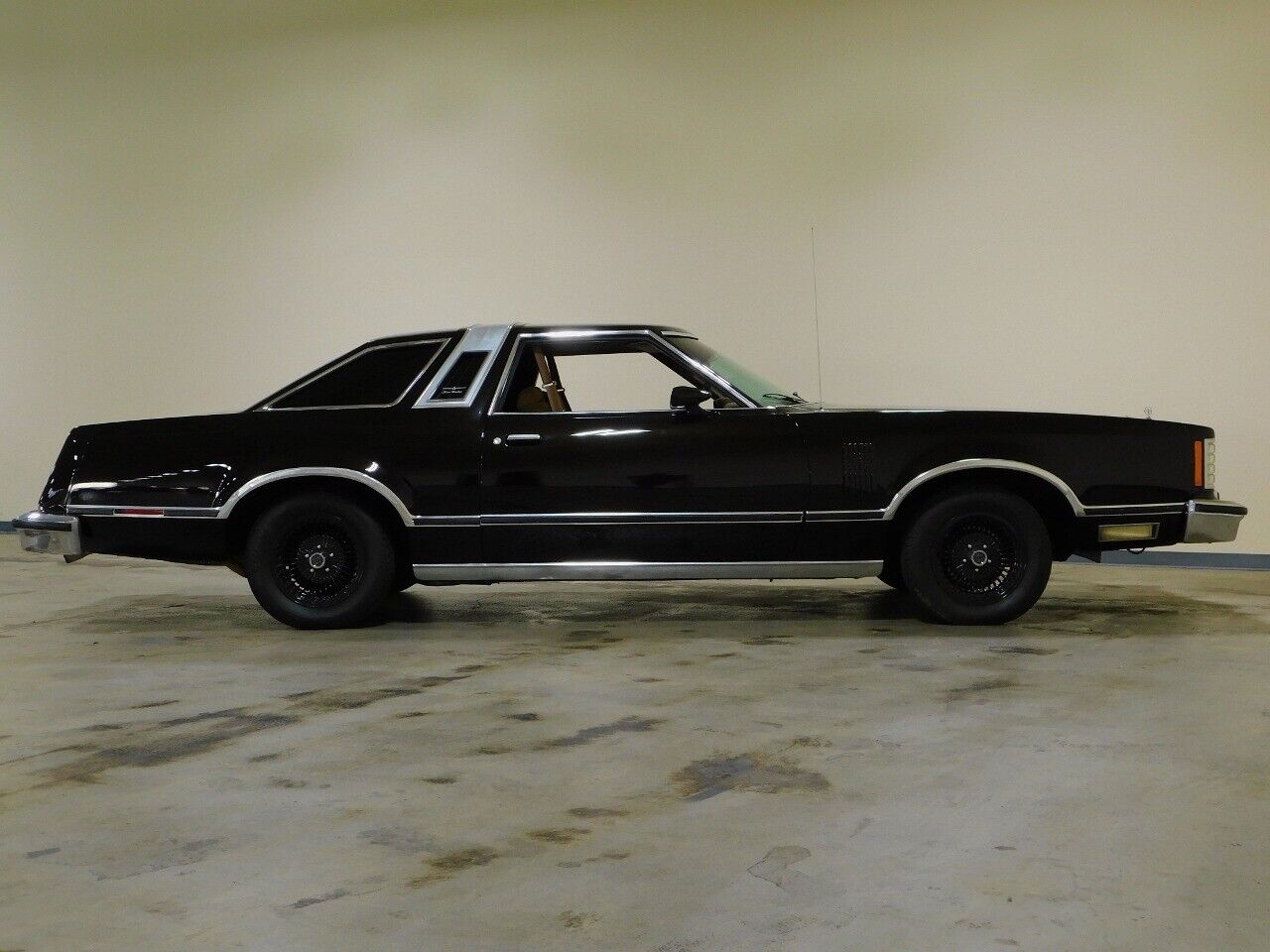 Ford-Thunderbird-1977-Black-Brown-99224-5