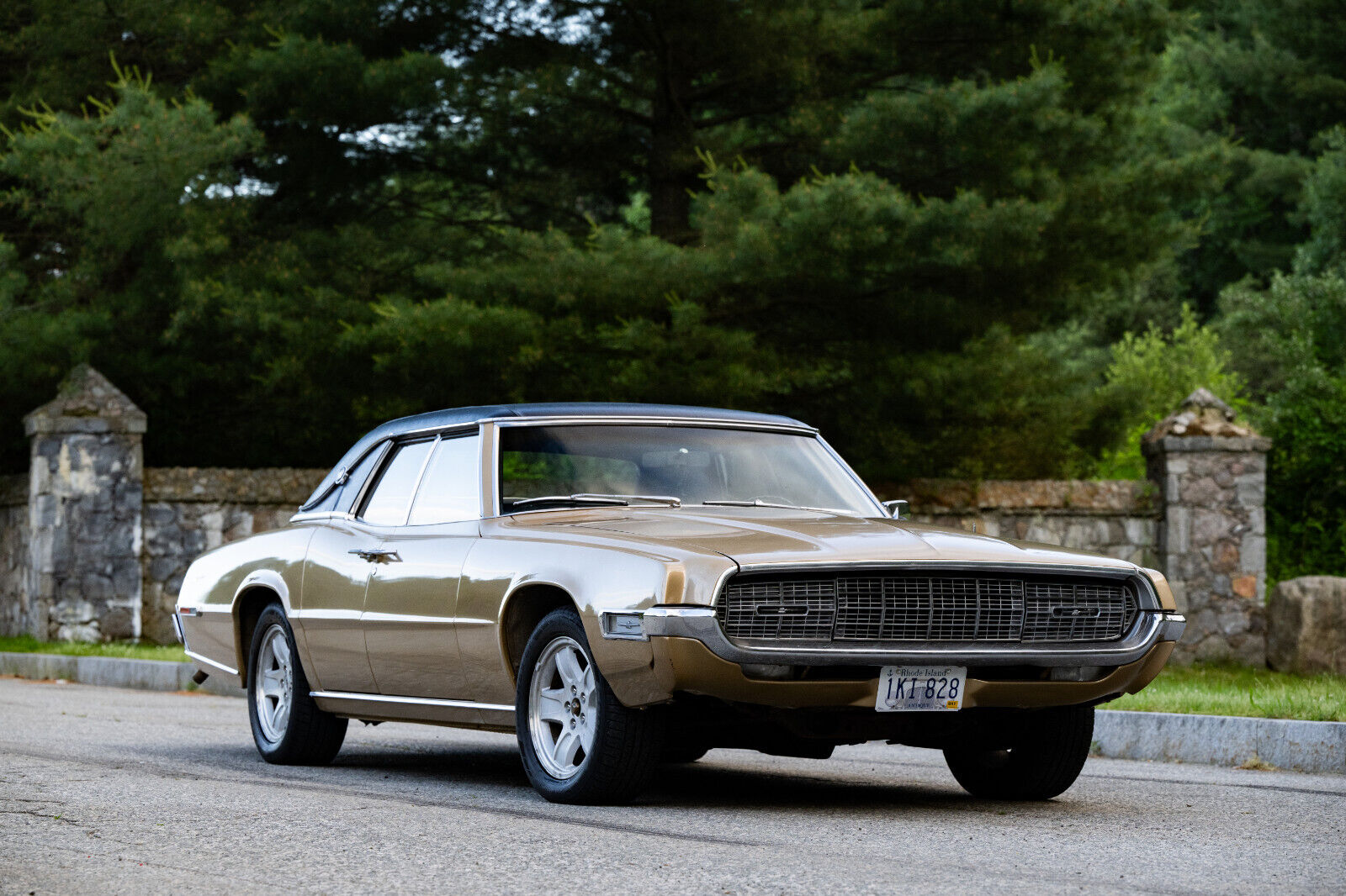 Ford-Thunderbird-Berline-1968-Gold-Black-82077-12