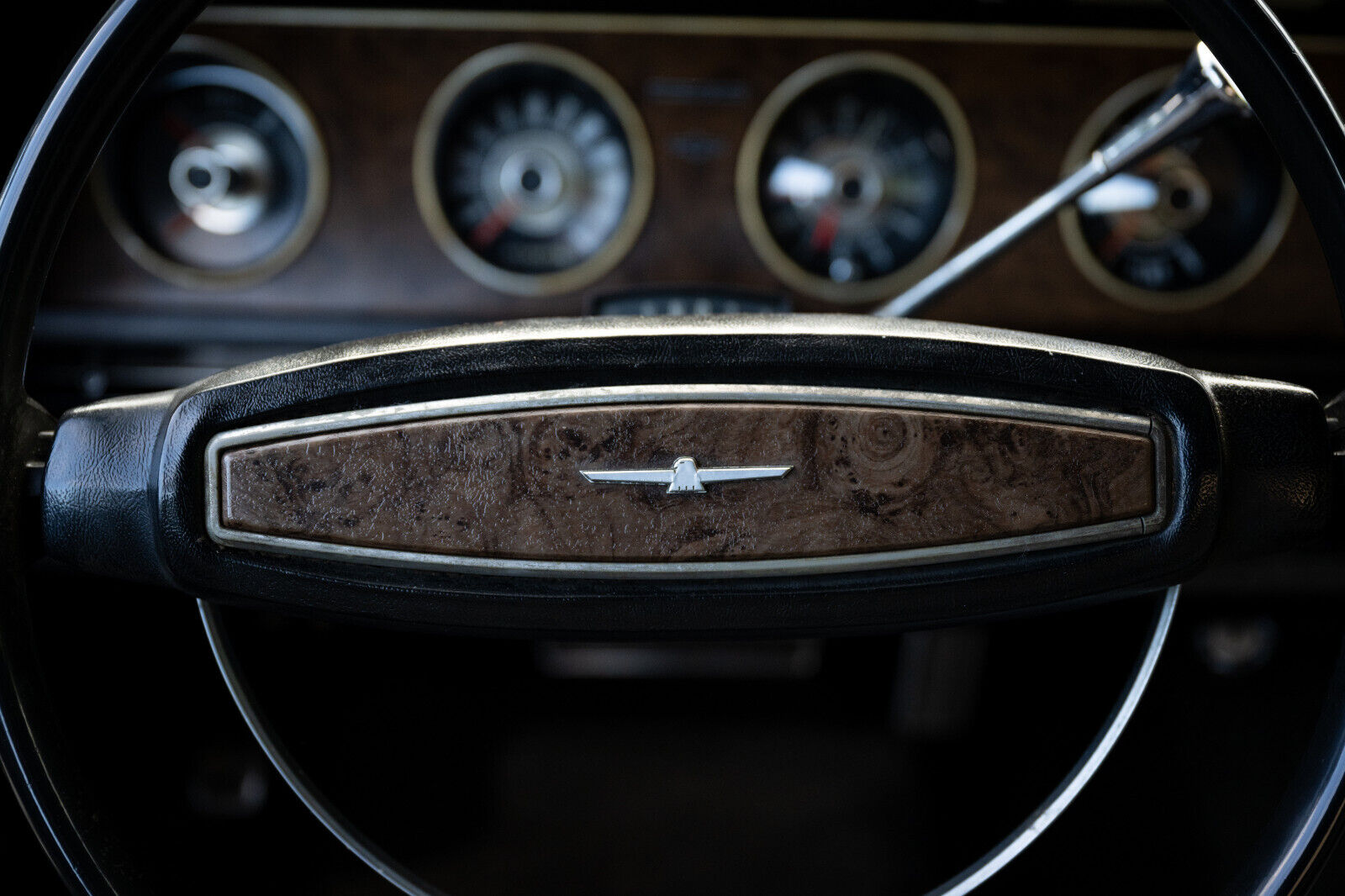 Ford-Thunderbird-Berline-1968-Gold-Black-82077-18