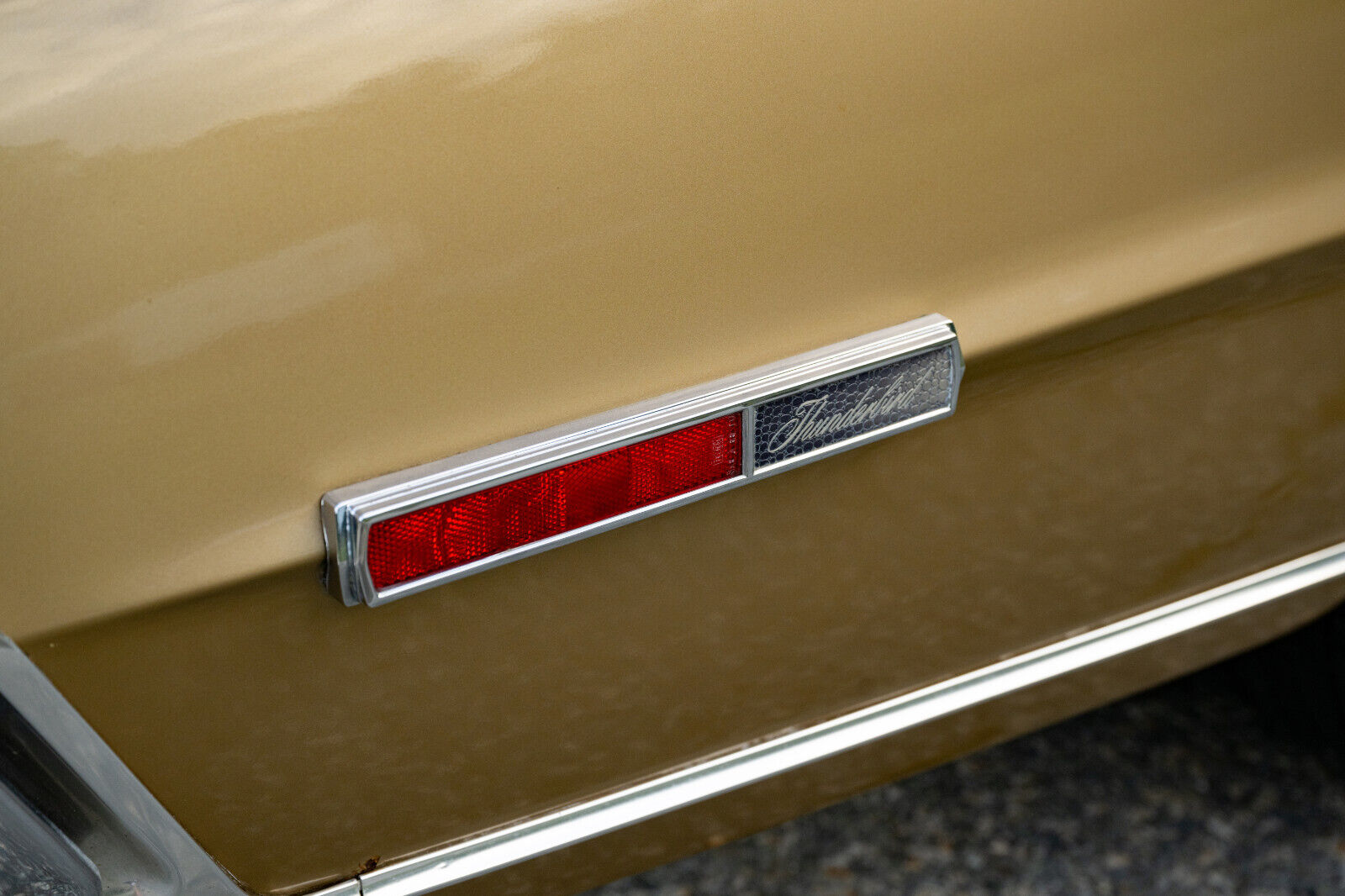 Ford-Thunderbird-Berline-1968-Gold-Black-82077-20