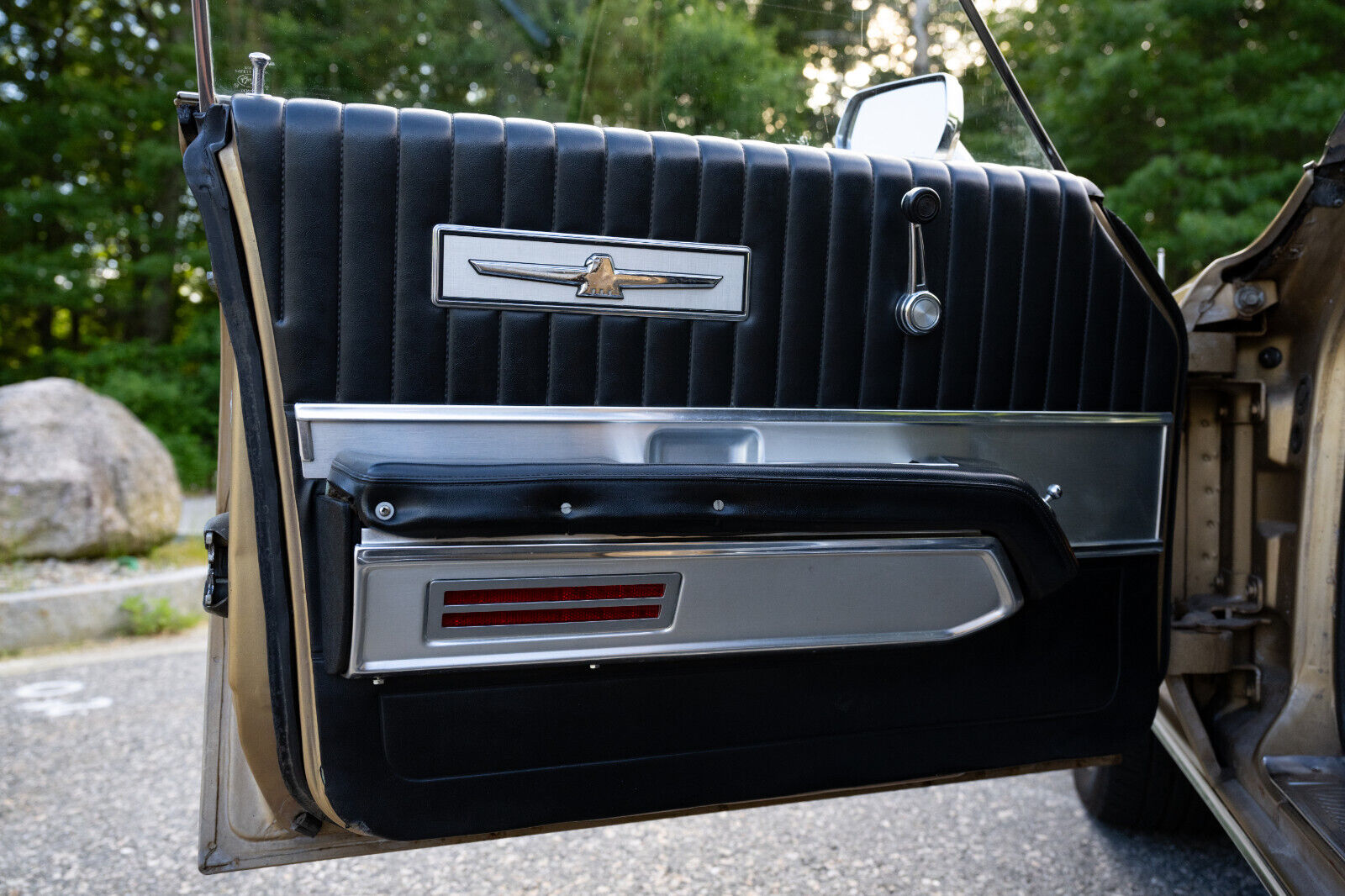 Ford-Thunderbird-Berline-1968-Gold-Black-82077-25