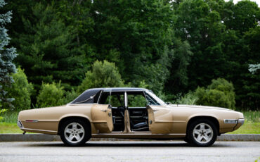 Ford-Thunderbird-Berline-1968-Gold-Black-82077-7