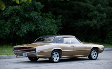 Ford-Thunderbird-Berline-1968-Gold-Black-82077-8