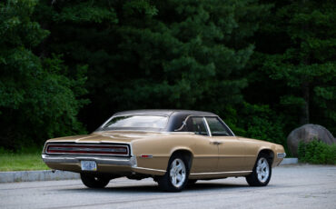 Ford-Thunderbird-Berline-1968-Gold-Black-82077-9