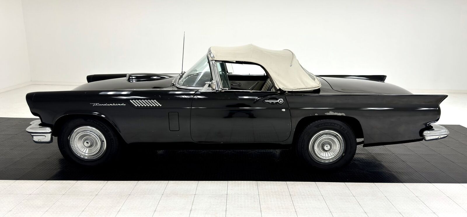 Ford-Thunderbird-Cabriolet-1957-Black-Black-215800-2