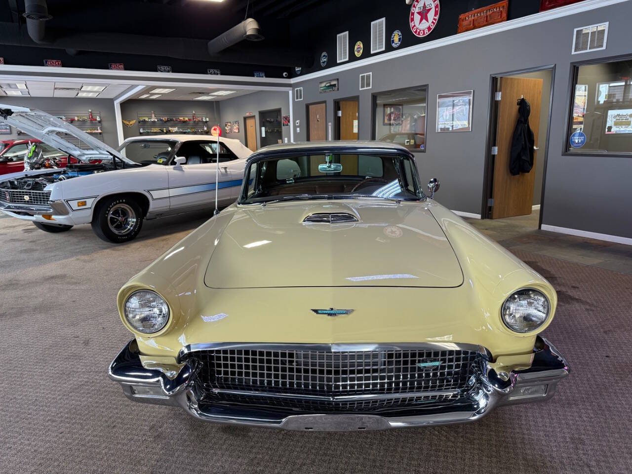 Ford-Thunderbird-Cabriolet-1957-Gold-Brown-99395-1