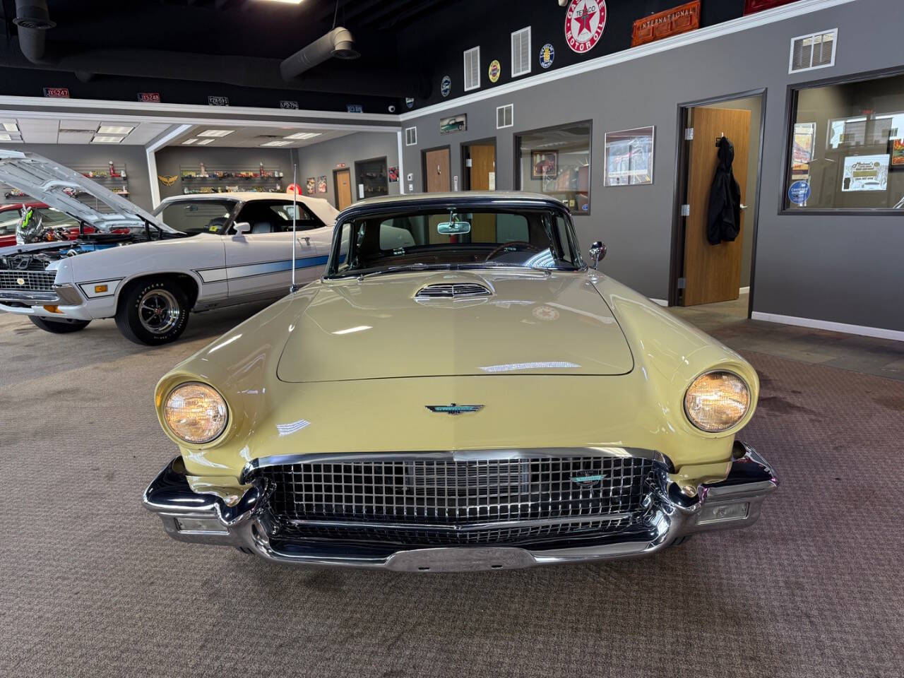 Ford-Thunderbird-Cabriolet-1957-Gold-Brown-99395-12