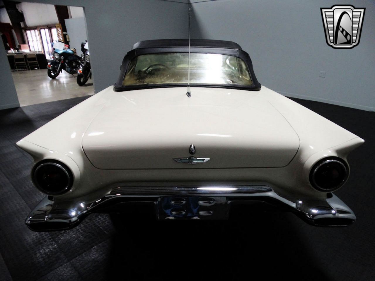 Ford-Thunderbird-Cabriolet-1957-White-Black-77117-10