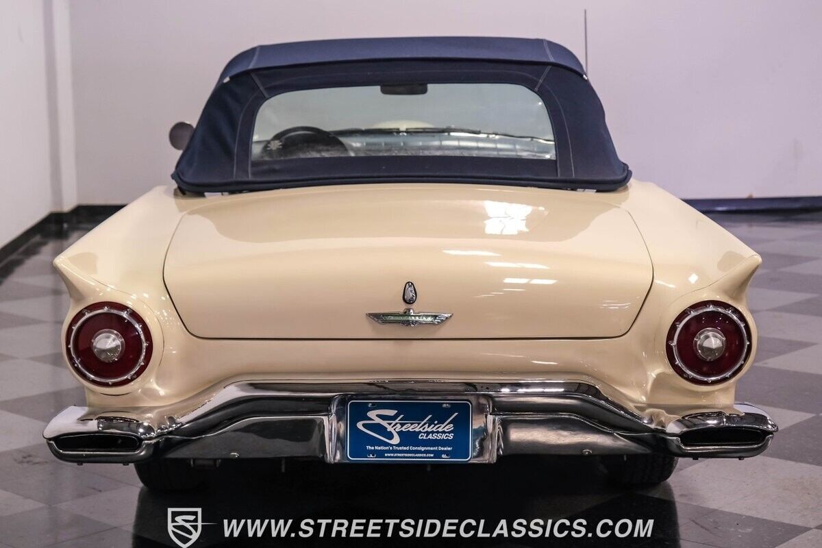 Ford-Thunderbird-Cabriolet-1957-White-Blue-4900-10