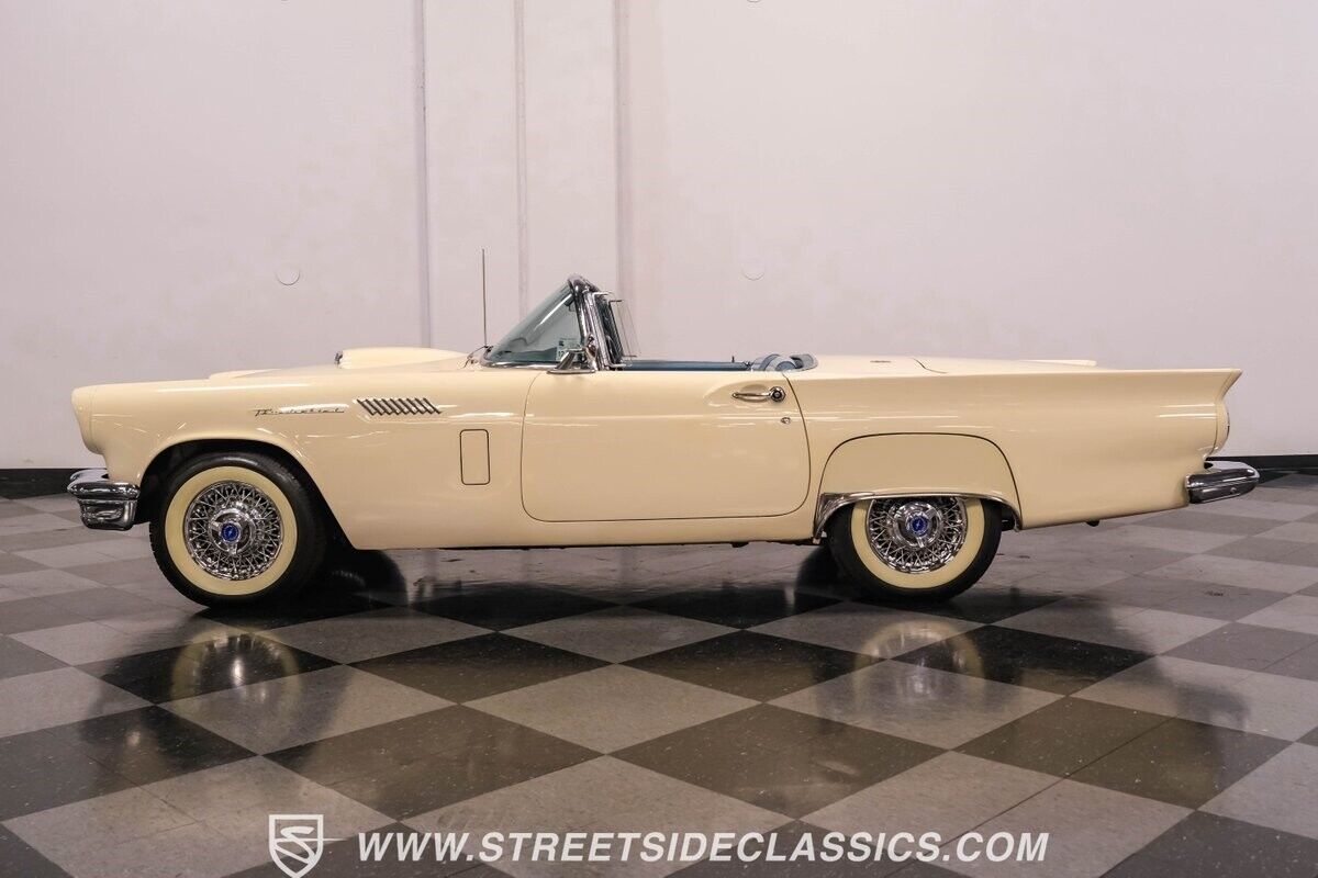 Ford-Thunderbird-Cabriolet-1957-White-Blue-4900-2