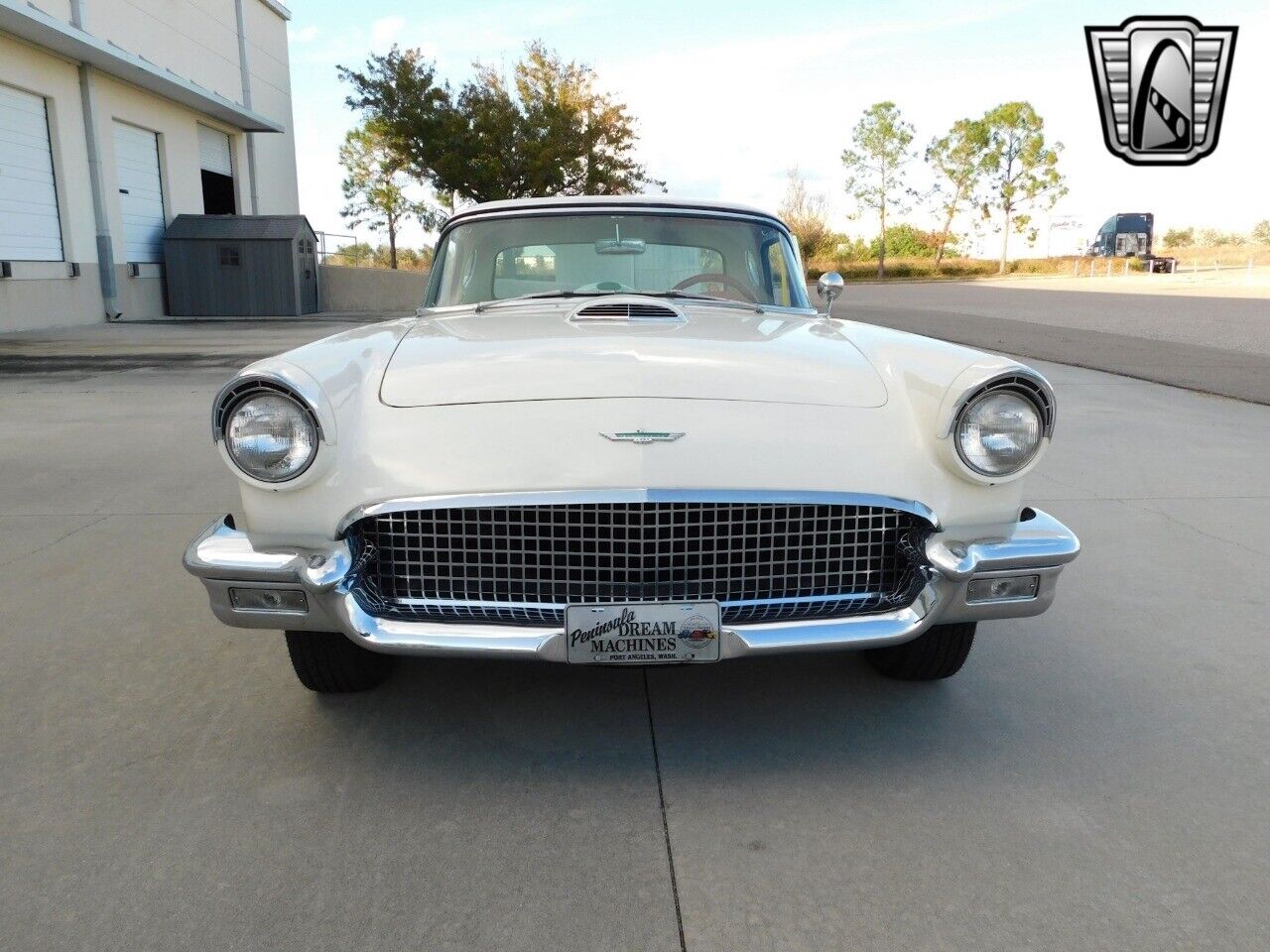 Ford-Thunderbird-Cabriolet-1957-White-Red-154730-2