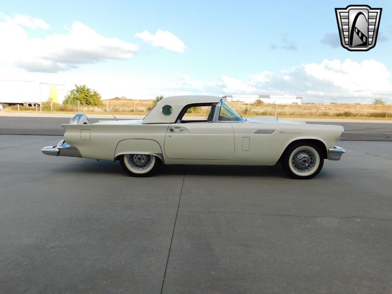 Ford-Thunderbird-Cabriolet-1957-White-Red-154730-3