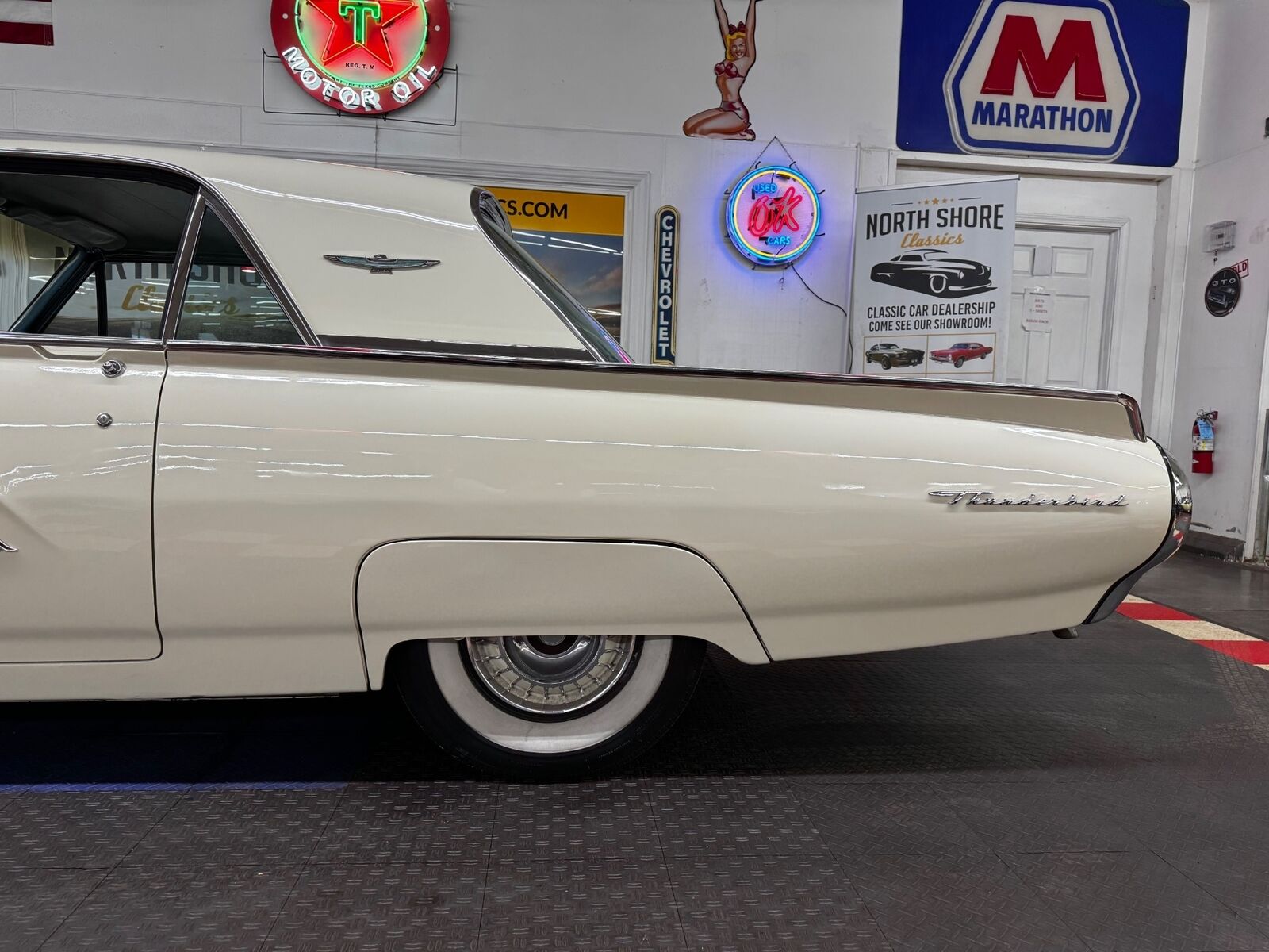 Ford-Thunderbird-Coupe-1963-White-Green-0-23