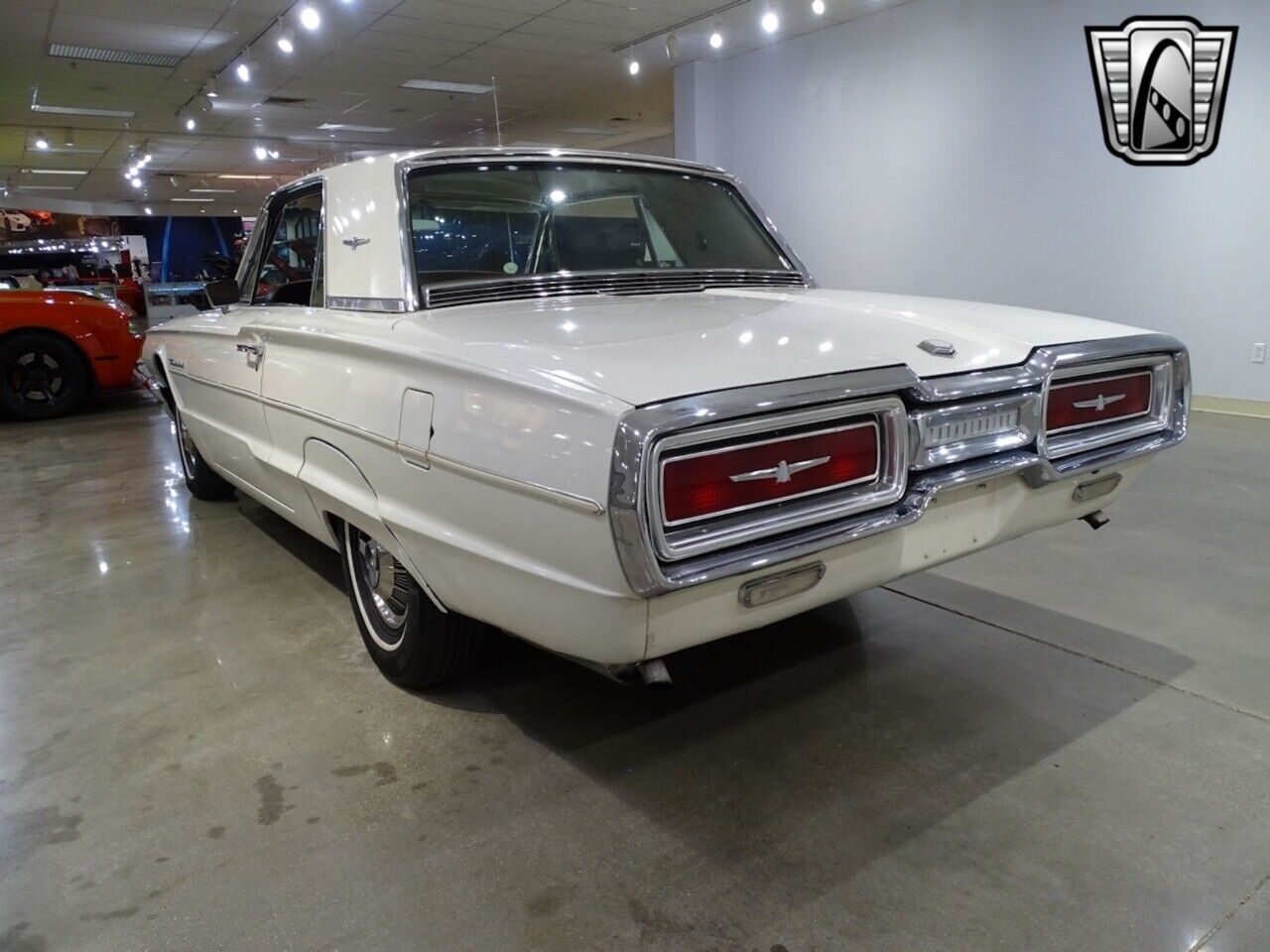 Ford-Thunderbird-Coupe-1964-White-Red-72586-4