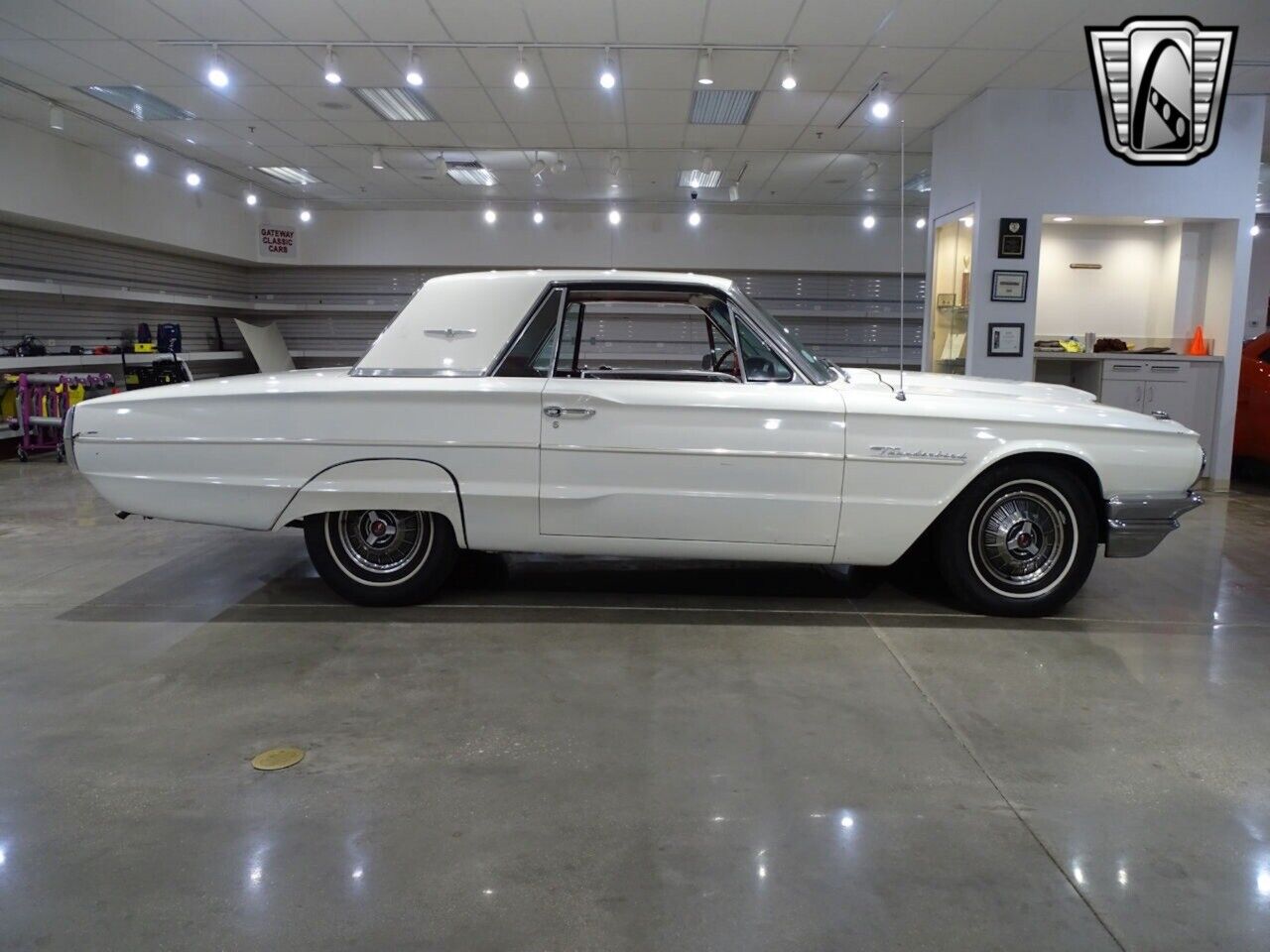 Ford-Thunderbird-Coupe-1964-White-Red-72586-7