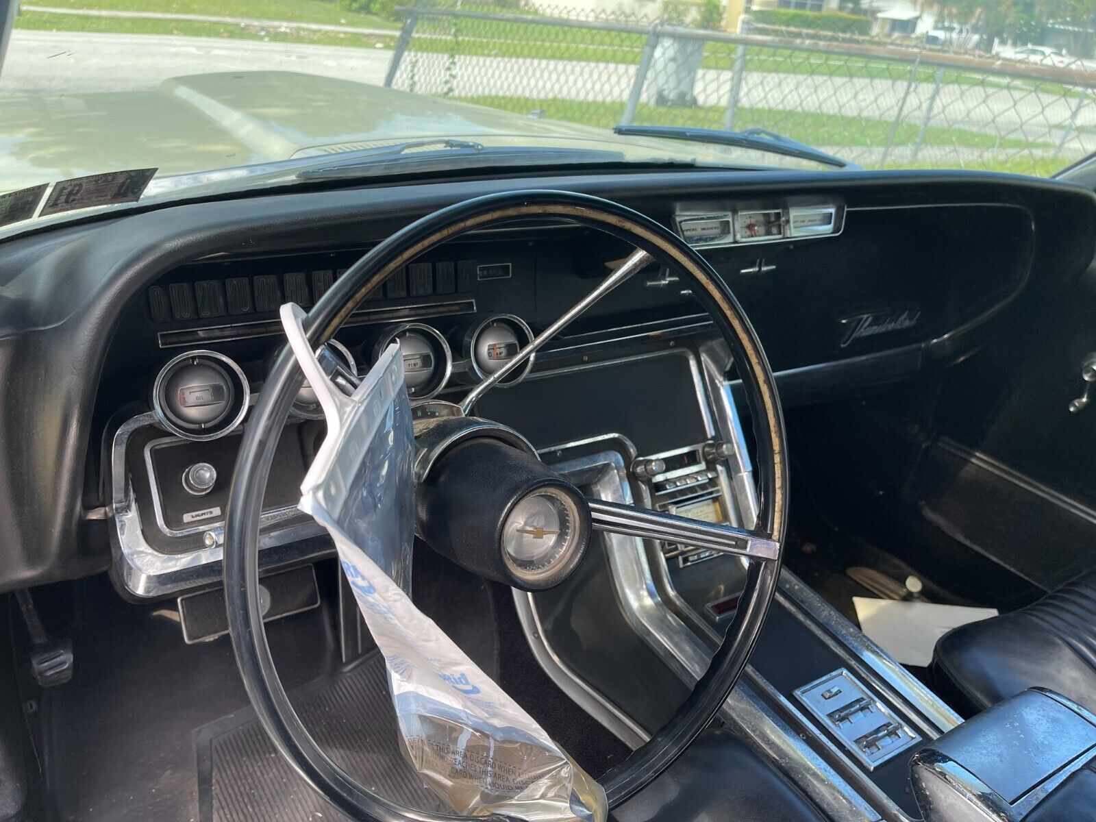 Ford-Thunderbird-Coupe-1965-Yellow-Black-93342-1