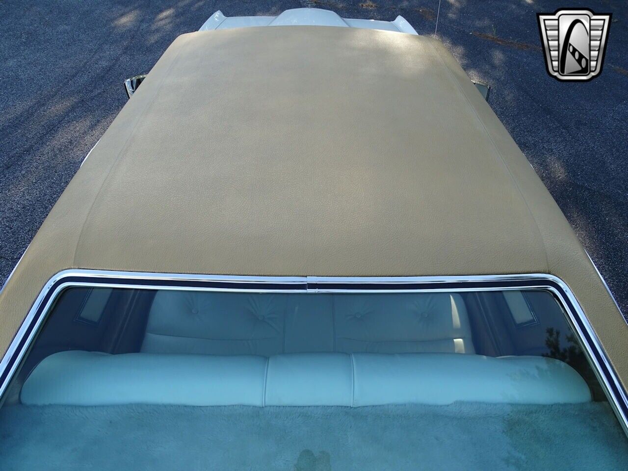 Ford-Thunderbird-Coupe-1974-White-Gold-48573-11