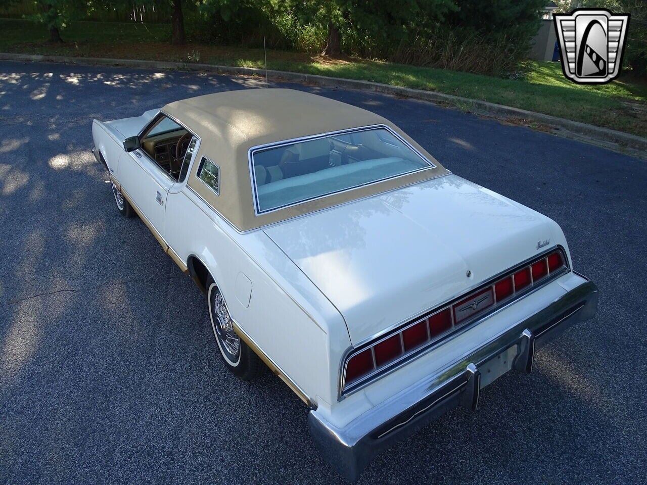 Ford-Thunderbird-Coupe-1974-White-Gold-48573-4