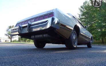 Ford-Thunderbird-Coupe-1974-White-Gold-48573-6