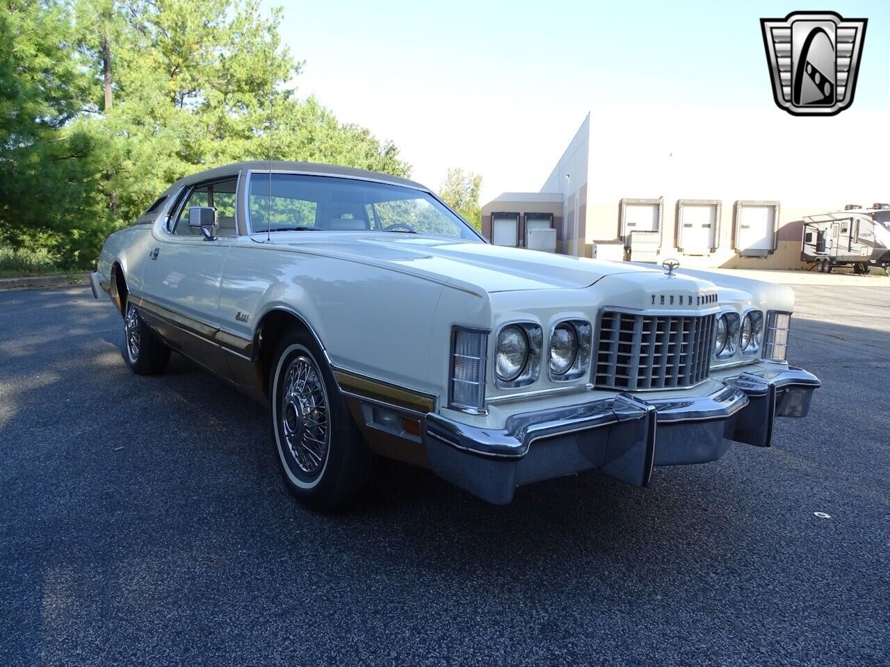 Ford-Thunderbird-Coupe-1974-White-Gold-48573-8