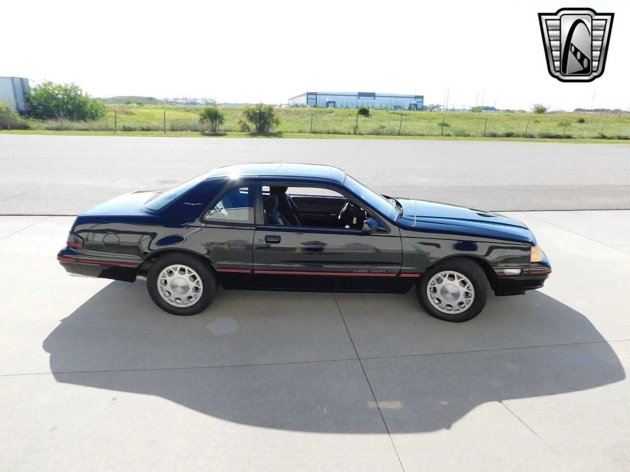 Ford-Thunderbird-Coupe-1987-Black-Black-165008-8