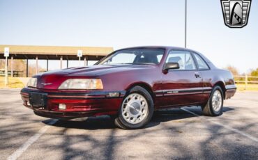 Ford-Thunderbird-Coupe-1988-Maroon-Beige-100149-2