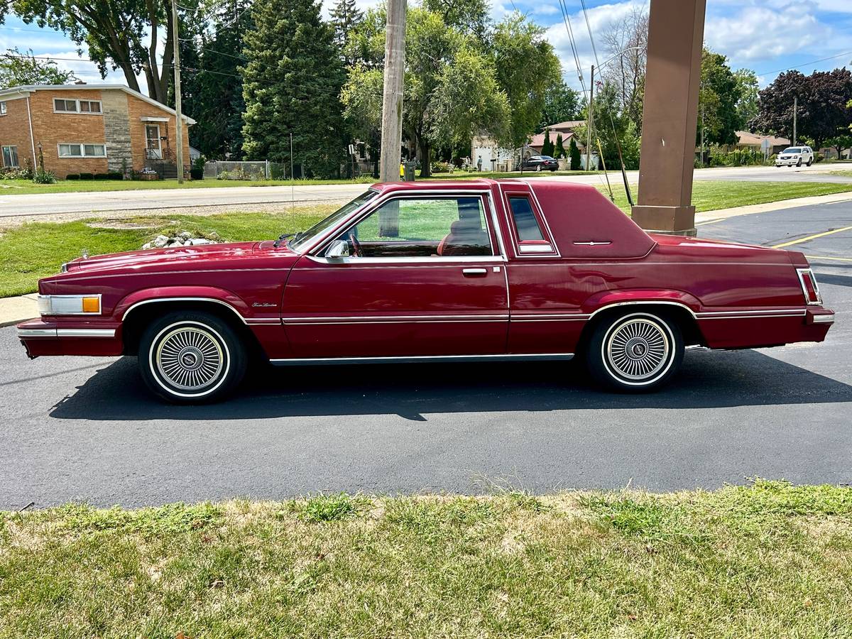 Ford-Thunderbird-landau-1981-117017