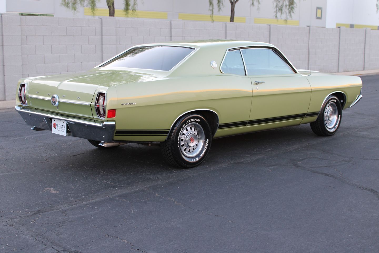 Ford-Torino-Coupe-1968-Gold-Black-98914-2