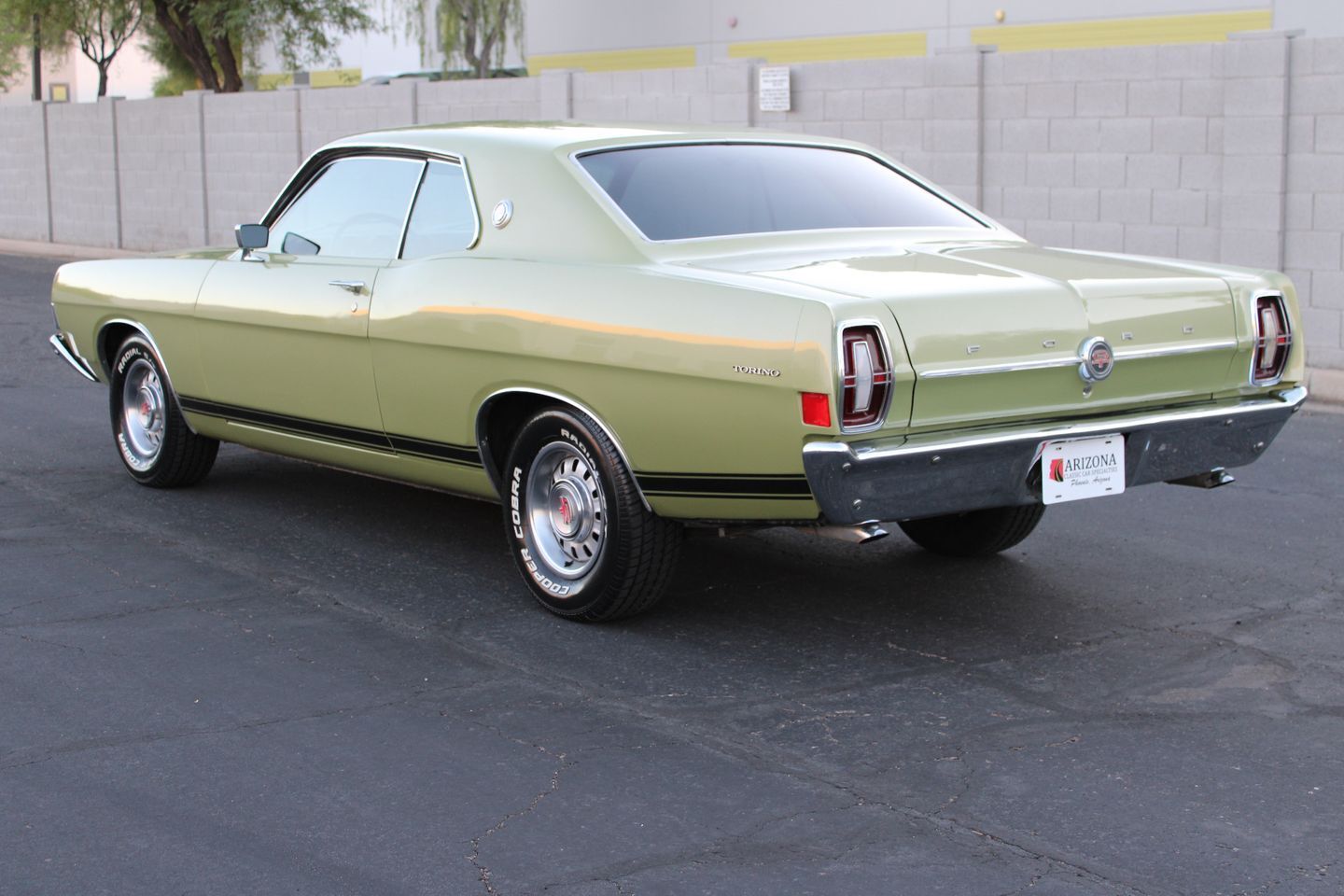 Ford-Torino-Coupe-1968-Gold-Black-98914-4