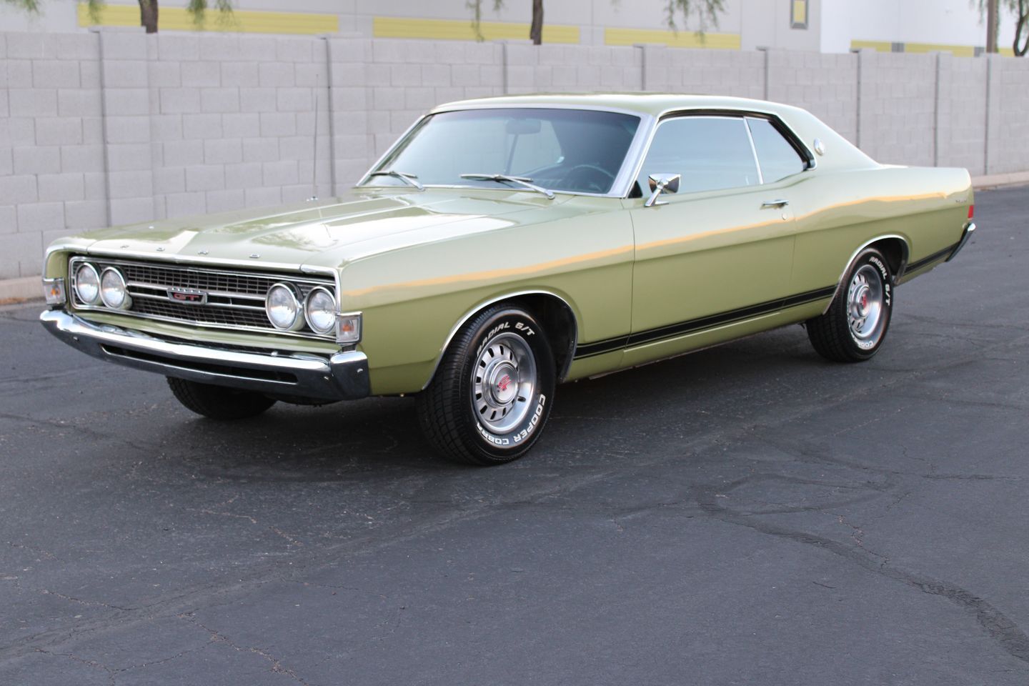 Ford-Torino-Coupe-1968-Gold-Black-98914-6