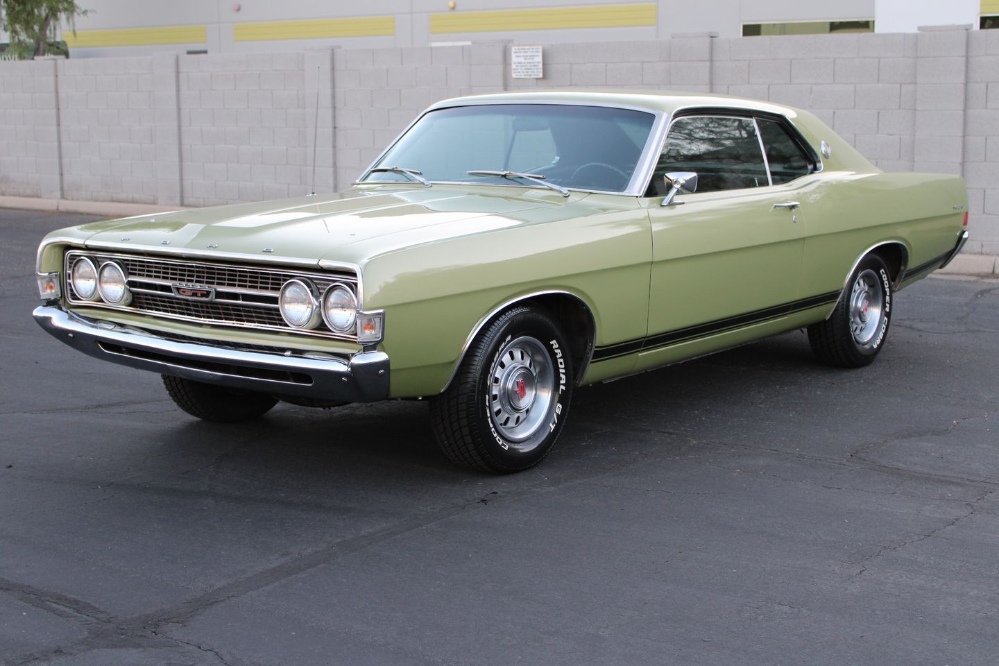 Ford-Torino-Coupe-1968-Gold-Black-98914-7