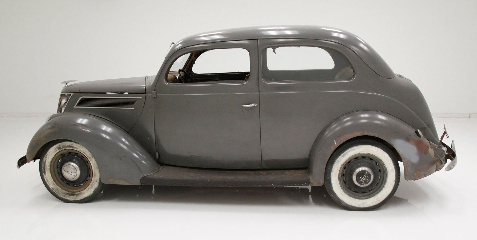 Ford-Tudor-Sedan-Berline-1937-Gray-Tan-115335-1