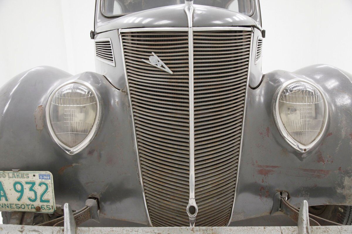 Ford-Tudor-Sedan-Berline-1937-Gray-Tan-115335-11