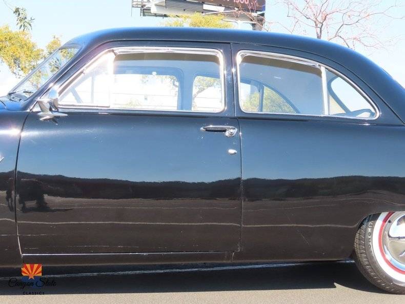 Ford-Tudor-deluxe-1951-black-97701-16