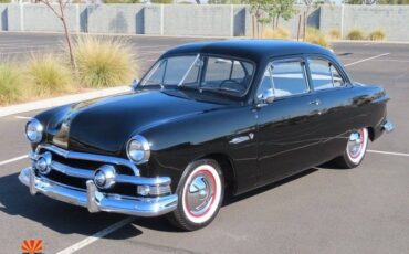 Ford-Tudor-deluxe-1951-black-97701-4