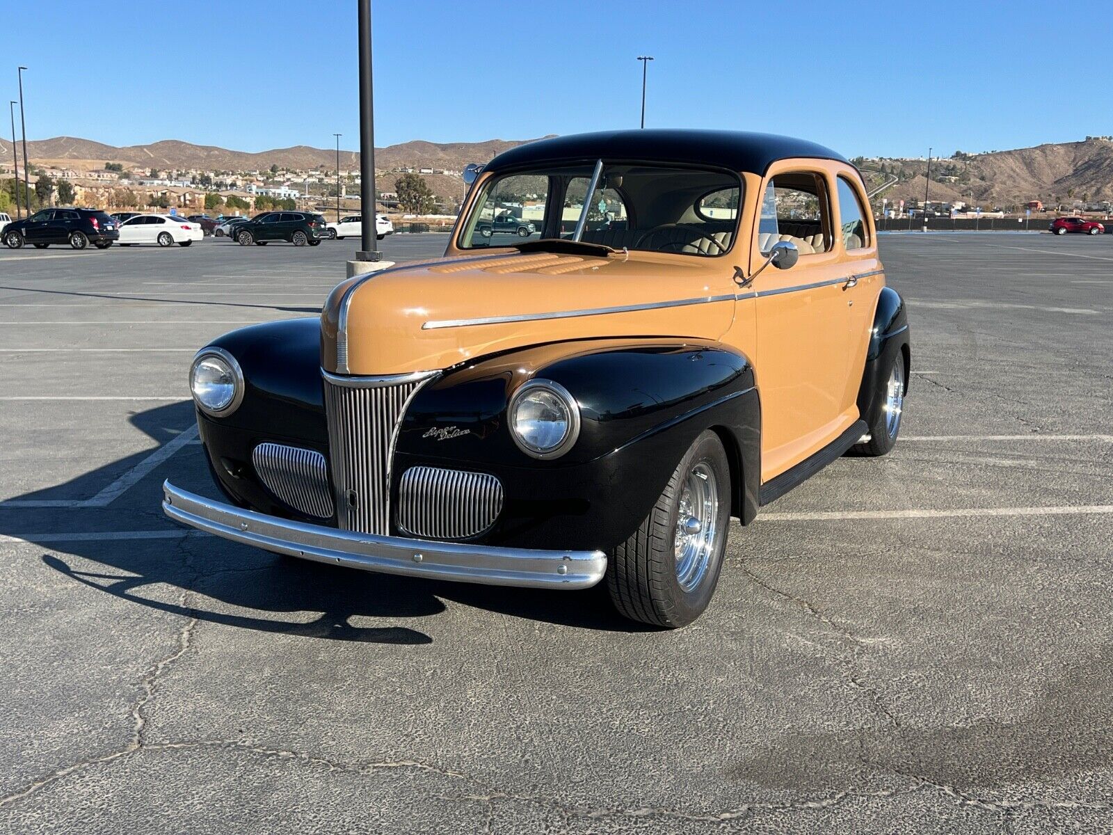 Ford-V-8-Berline-1941-BlackTan-Cream-805-1