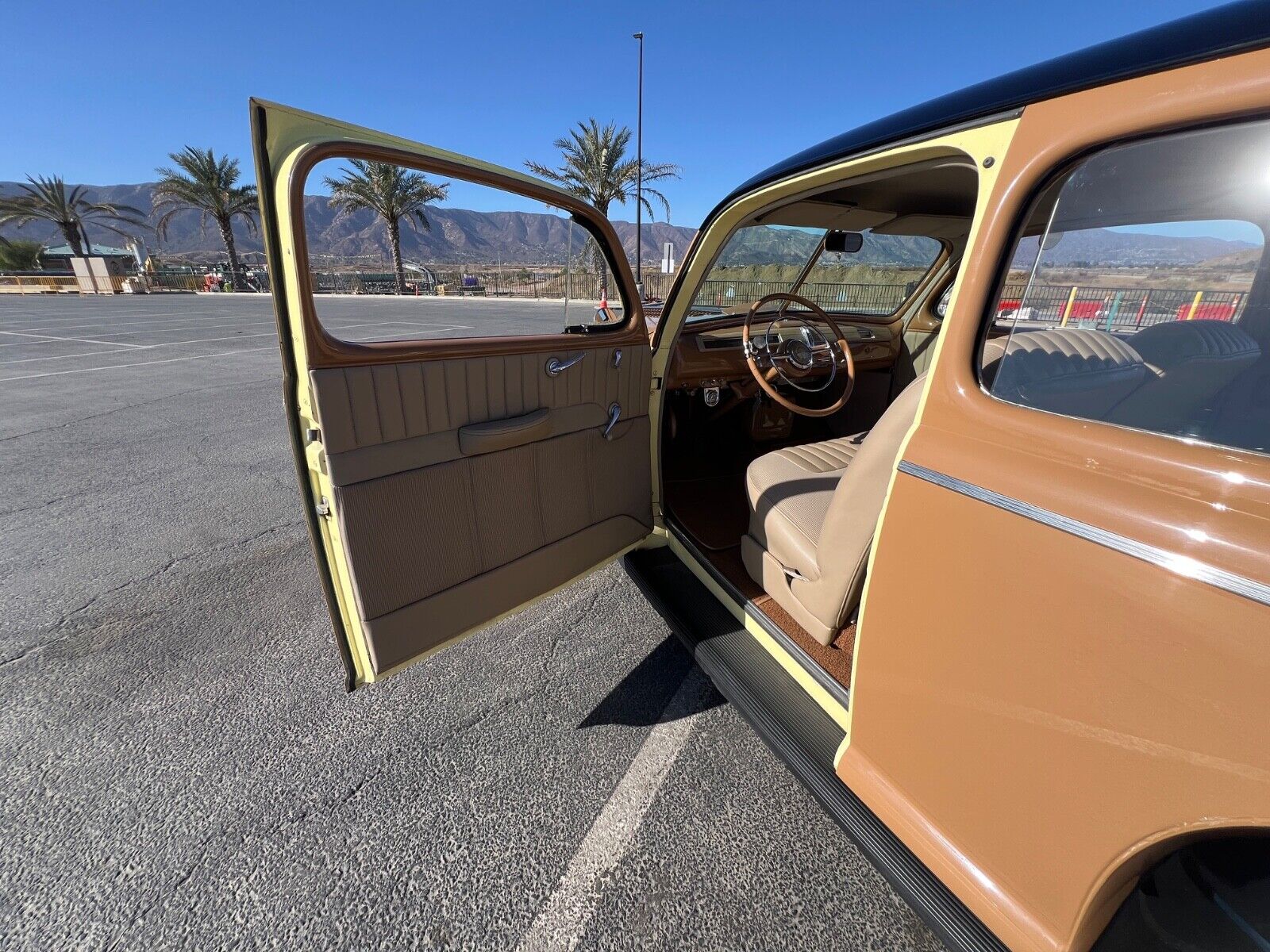 Ford-V-8-Berline-1941-BlackTan-Cream-805-22