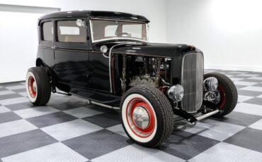 Ford-Victoria-Coupe-1930-Black-Tan-4057