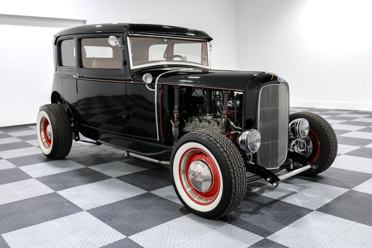 Ford-Victoria-Coupe-1930-Black-Tan-4057