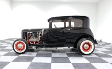 Ford-Victoria-Coupe-1930-Black-Tan-4057-3